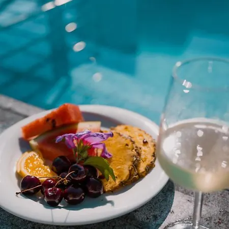 Ξενοδοχείο Empire Albania 4*