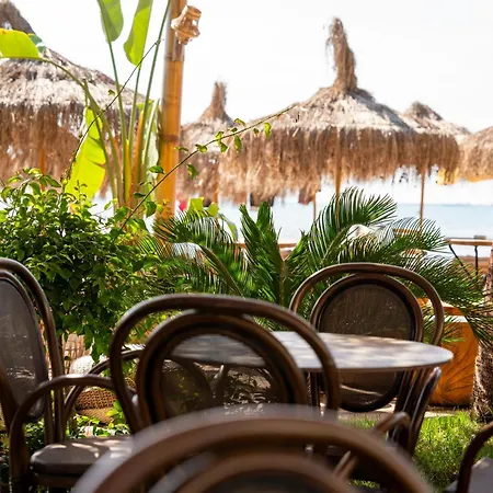 Empire Albania מלון 4*