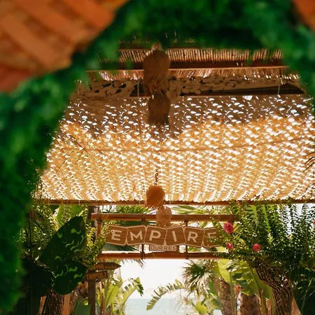 Empire Albania מלון